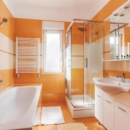 House With A Swimming Pool - 25271 펜션